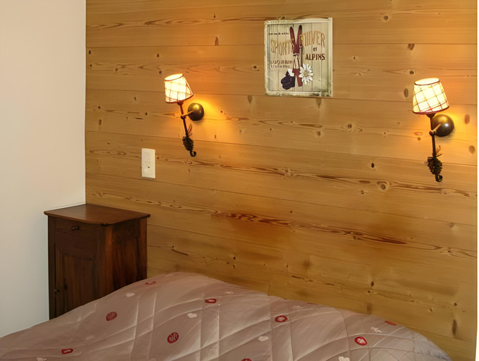 Bedroom 2, Hotel Viallet, Savoie