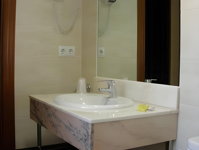 Bathroom 2, Hostal Virgen del Villar, Valladolid