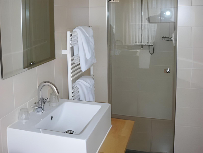 Bathroom 3, Hotel-Restaurant de Boer'nkinkel, Ede