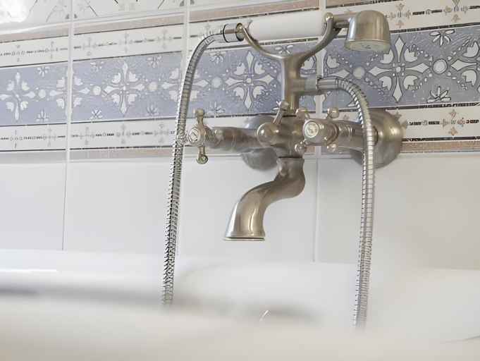 Bathroom 4, Hôtel Terminus, Lot