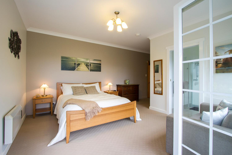 Bathroom 1, Hillside Bed and Breakfast, Huon Valley