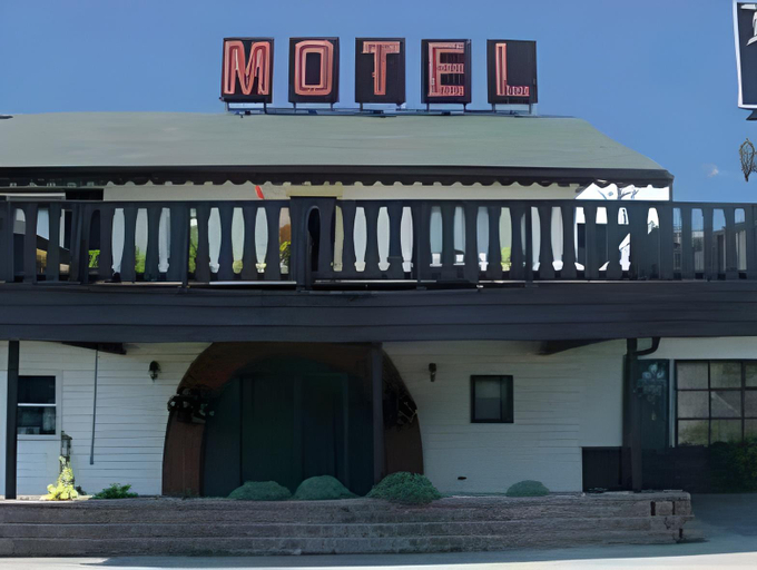 Others 3, Bavarian Inn, Algoma