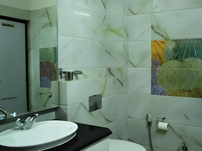 Bathroom, East Lite Hotel, Bareilly