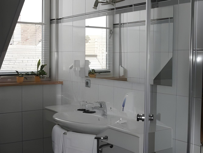 Bathroom 3, Hotel Restaurant Zum Hirschen, Schwarzwald-Baar-Kreis