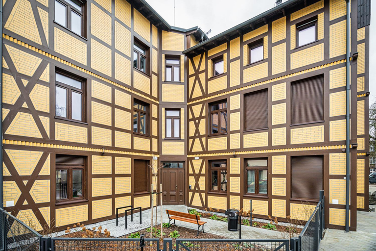 Exterior & Views