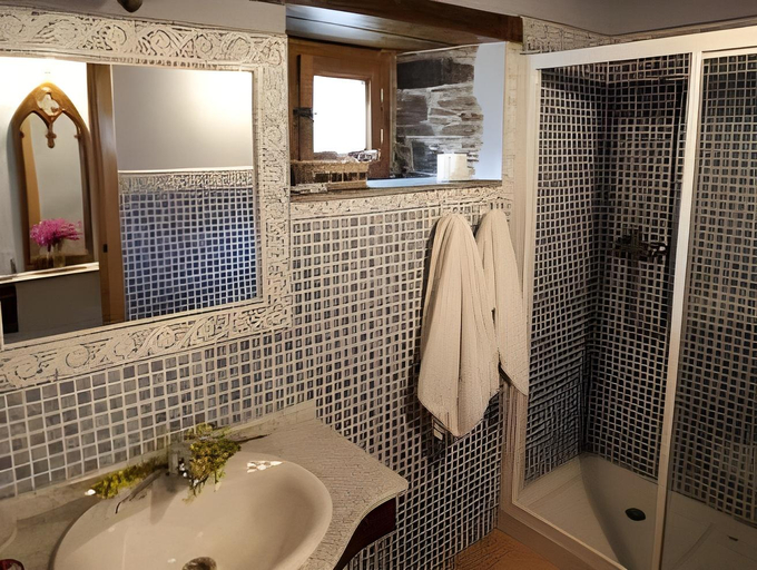 Bathroom 5, O Muino de Pena, A Coruña
