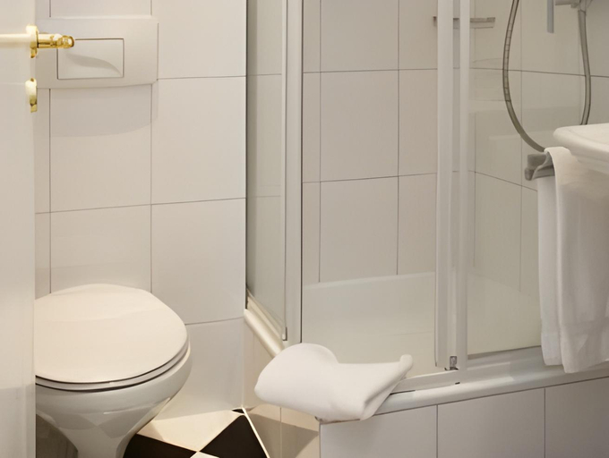 Bathroom 4, Gildors Hotel, Düsseldorf