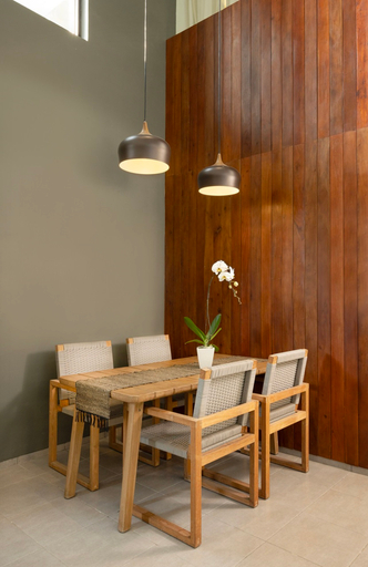 Dining Room 9