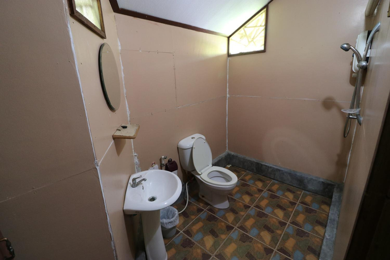 Bathroom 3, Suchanaree@LaemNgop, Laem Ngop