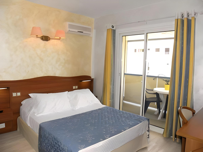 Bedroom 2, Anglade Hotel, Var
