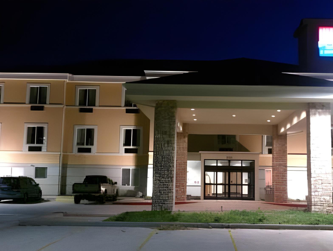Exterior & Views 2, Budget Inn and Suites, Jackson