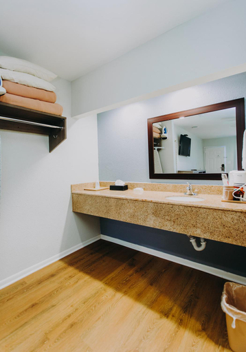 Bathroom 5, Passport Inn & Suites, Galveston