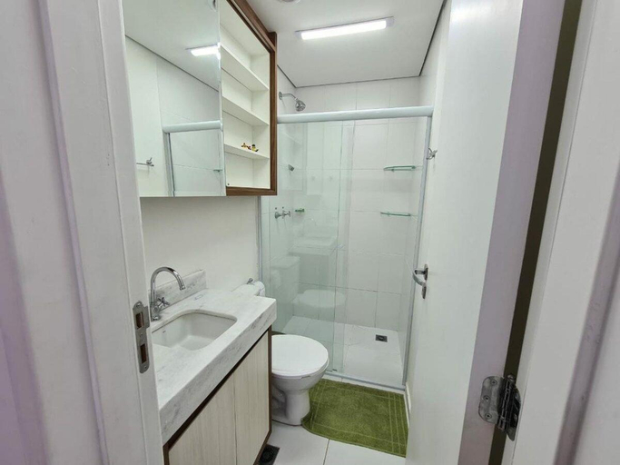 Bathroom 2, Conjunto Estudio e Duplex Selenita by Rhouses, Barueri