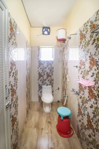 Bathroom, Somani Inn, Pashchim Medinipur