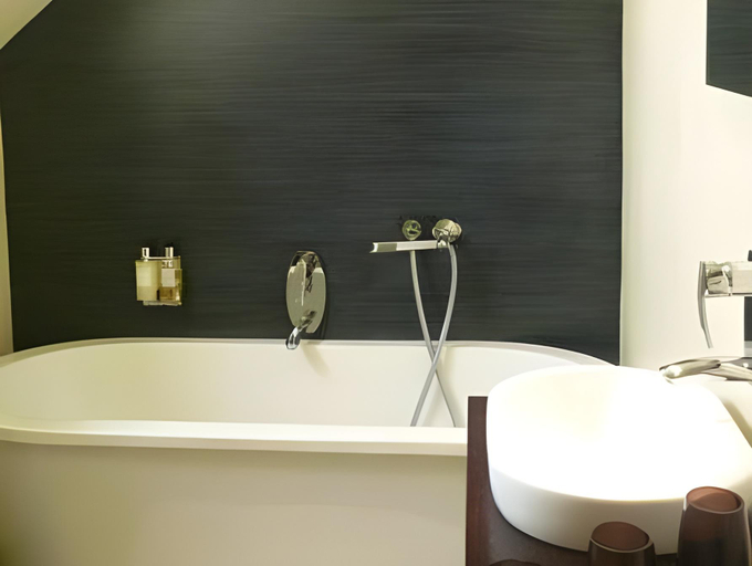 Bathroom 2, Finchs Arms Oakham Road, Rutland