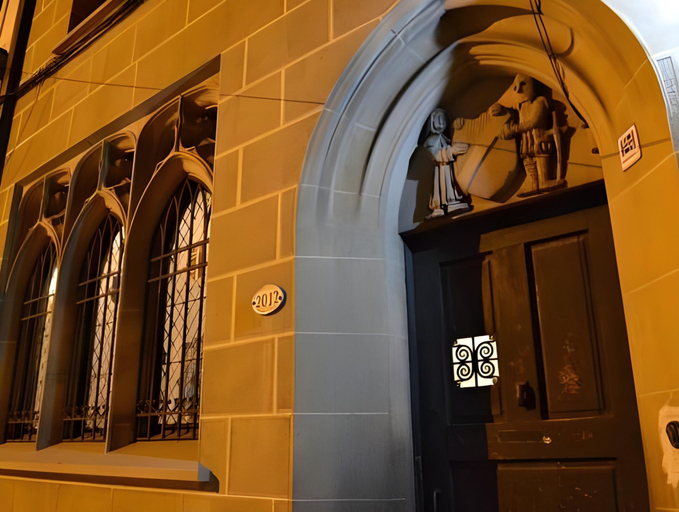 Exterior view 2, Landay Hostel, Santiago