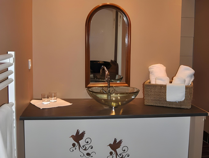 Bathroom 3, La Grange de La Dupuise, Gironde