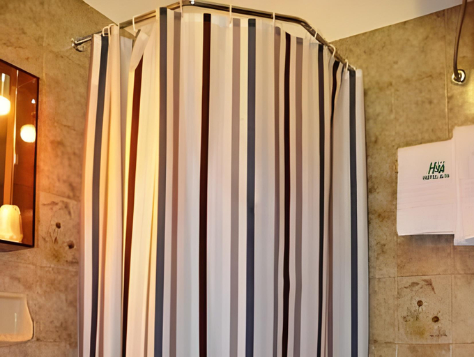 Bathroom 2, Hotel A-14, Bari