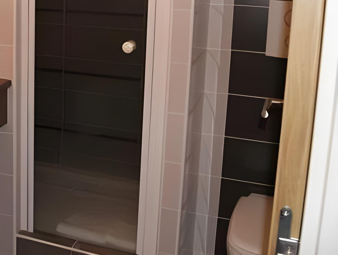 Bathroom 3, Hotel Arena Grenoble Nord Saint Egreve, Isère