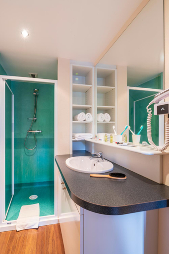 Bathroom 3, HOTEL CERISE - LES SOURCES Luxeuil-les-Bains, Haute-Saône