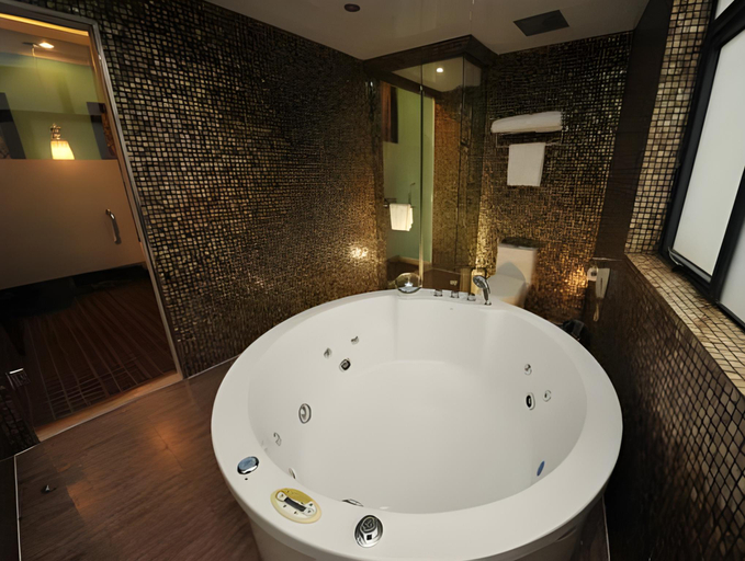 Bathroom 3, Elegance Bund Hotel, Shanghai