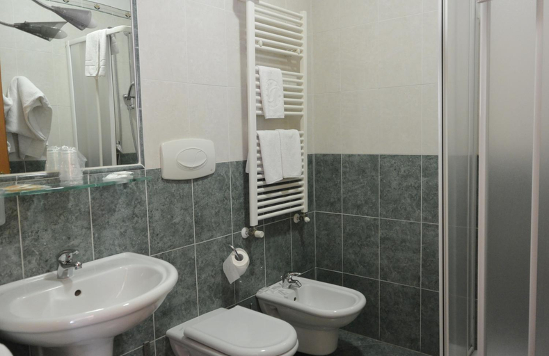 Bathroom 7