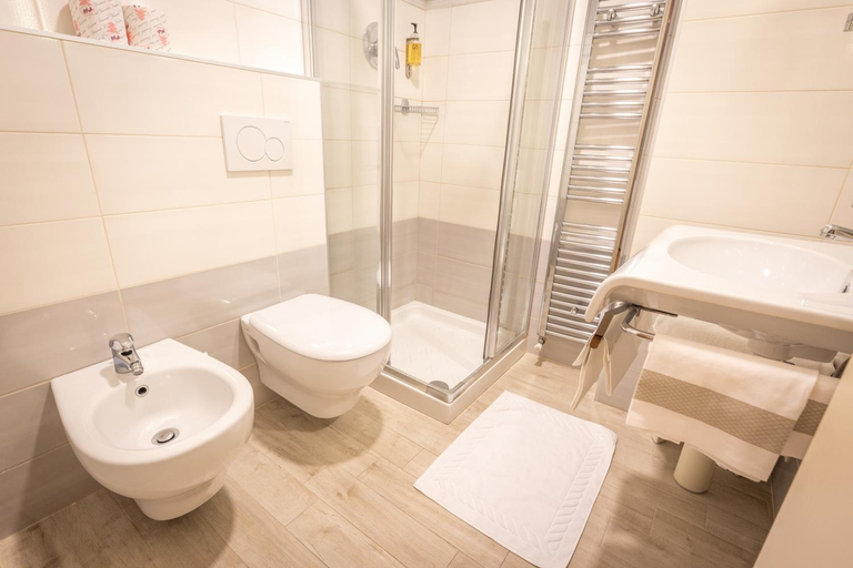 Bathroom 11