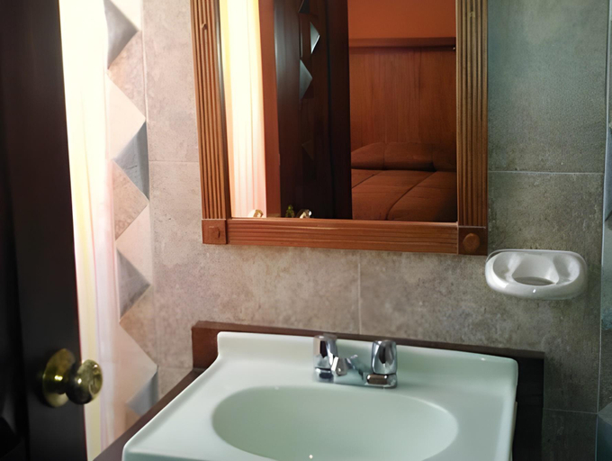 Bathroom 3, Hotel Waynapicchu, Cusco