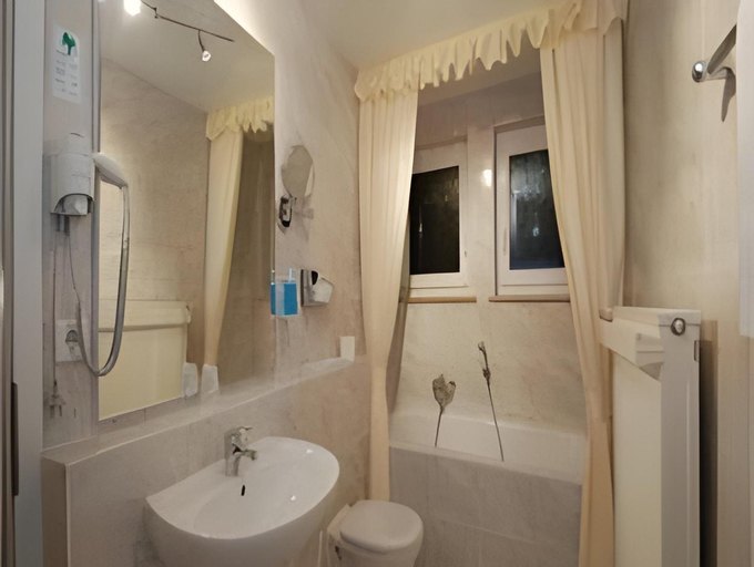 Bathroom 3, Landgasthof Hotel Gentner, Nürnberg
