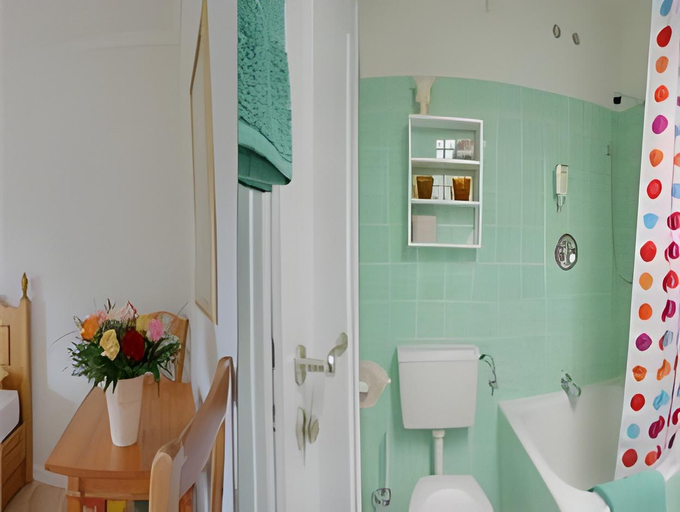 Bathroom 3, Alpenhof Garnihotel & Ferienwohnungen, Garmisch-Partenkirchen