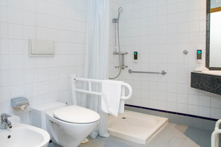 Bathroom 10