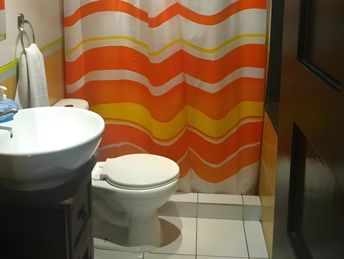 Bathroom 3, Landay Hostel, Santiago