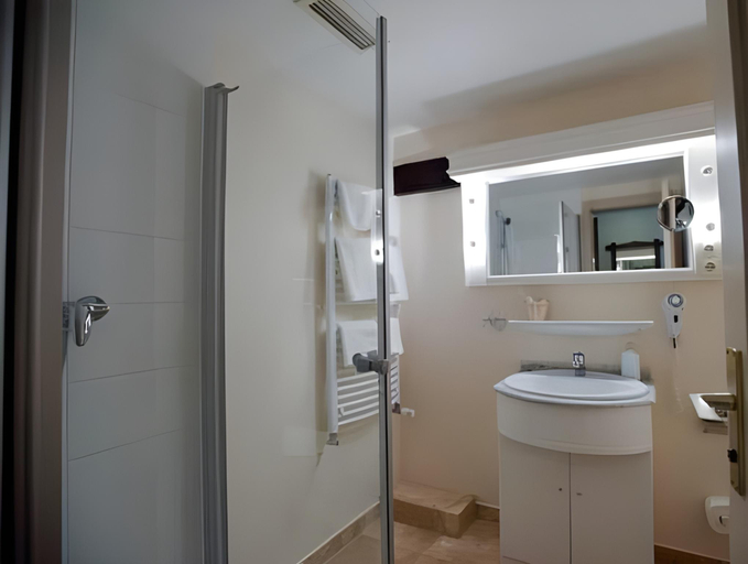 Bathroom 3, Hotel-Restaurant Burg Hornberg, Neckar-Odenwald-Kreis