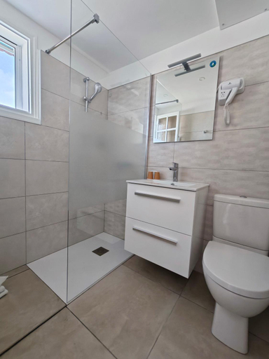 Bathroom 3, L'Auberge Camarguaise, Bouches-du-Rhône