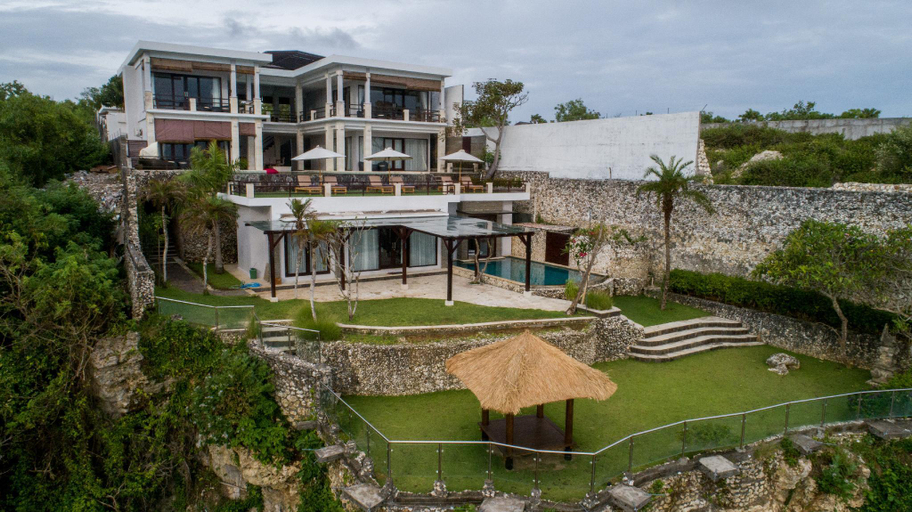 Exterior 3
