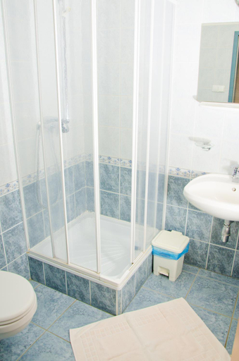 Bathroom 2, Samson Apartment, Hajdúszoboszló
