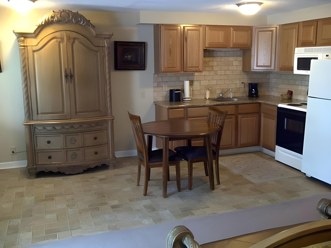Others 5, Silverton Inn & Suites, Marion