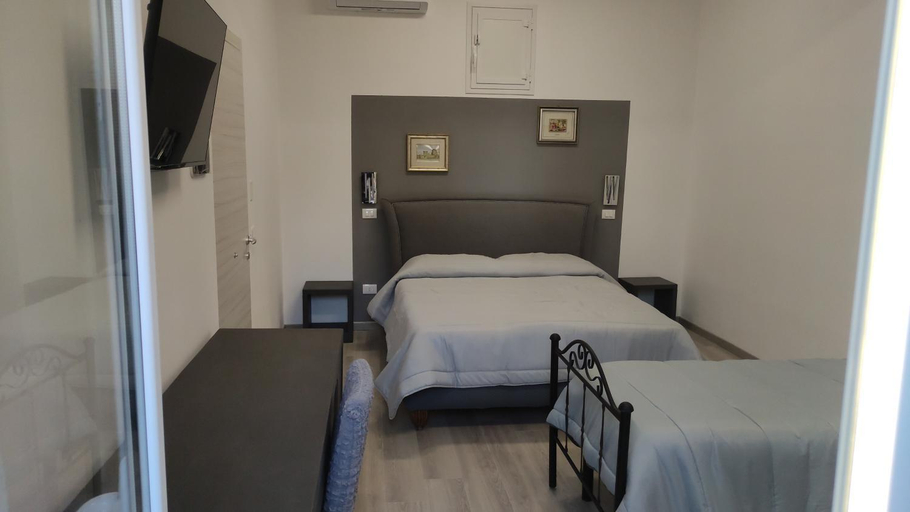 Bedroom 2, La Rondine Bed, Palermo