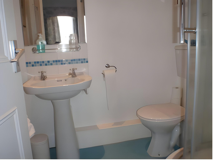Bathroom 2, The Old Parsonage Bed and Breakfast, Somerset