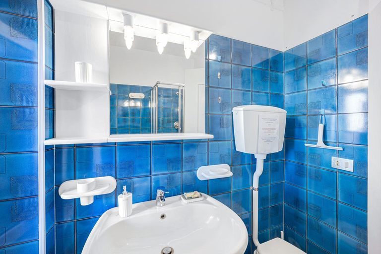 Bathroom 10