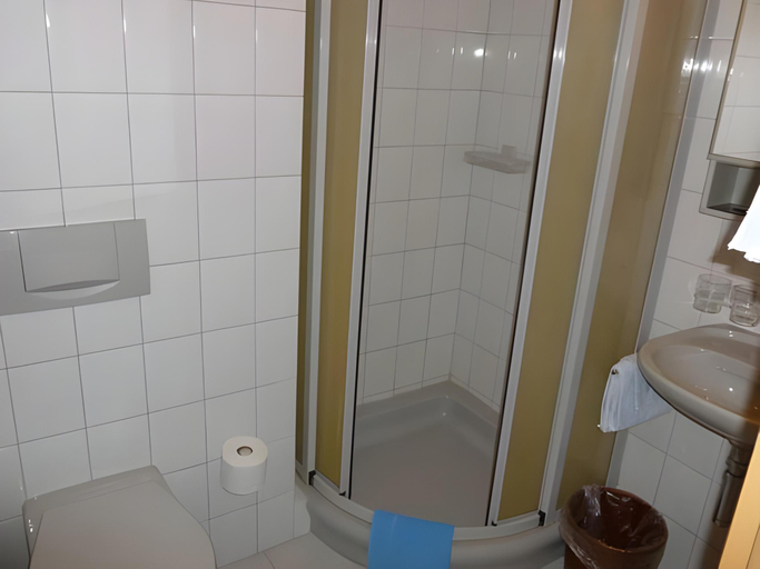 Bathroom 2, Hotel Restaurant Schiff, Rheinfelden