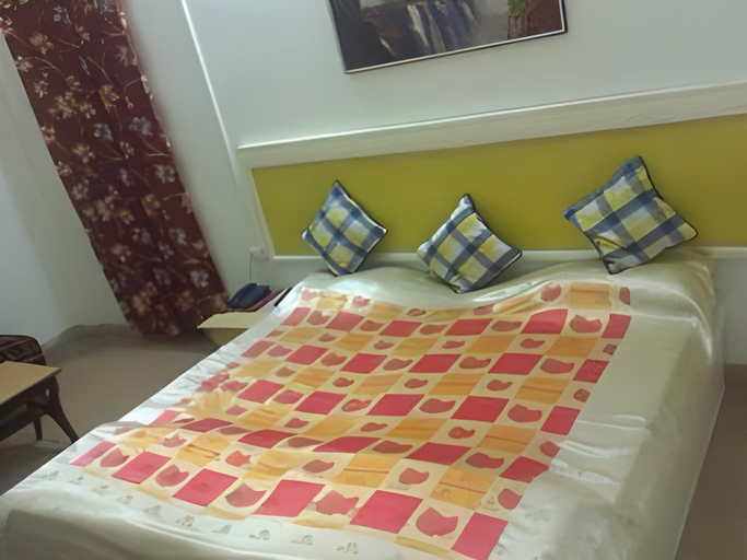 Bedroom 3, Hotel Raj Deluxe, Kaushambi
