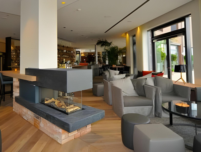 Public Area, Zollenspieker Fährhaus, Hamburg