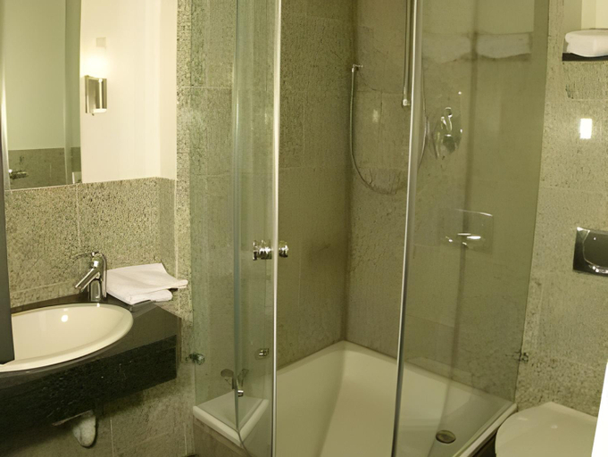 Bathroom 3, Hotel & Restaurant Fischer, Neu-Ulm