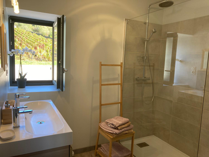 Bathroom 5, Clos de Belle Roche, Côte-d'Or