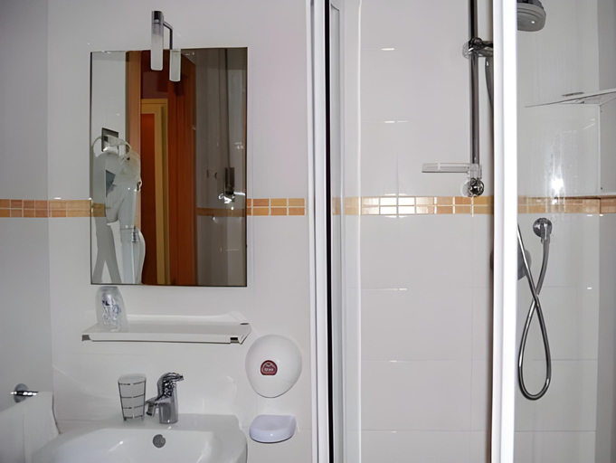 Bathroom 3, Hotel Centrale, Ascoli Piceno