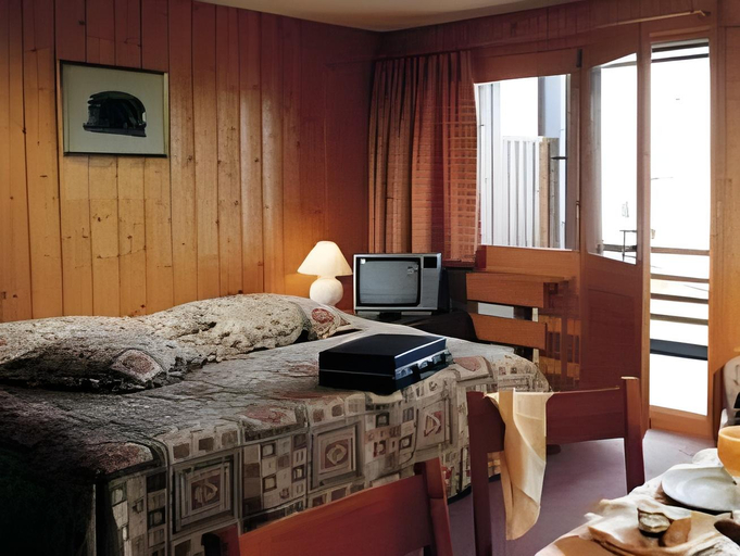 Bedroom 2, Hotel Vanessa, Entremont