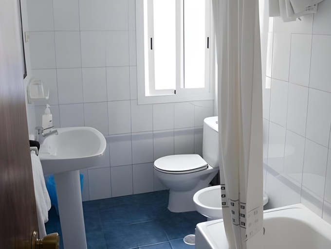 Bathroom 5, Hotel Finlandia, Málaga