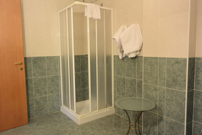 Bathroom 11