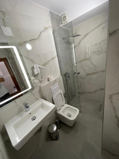 Others 3, Hotel Belvedere, Pogradecit